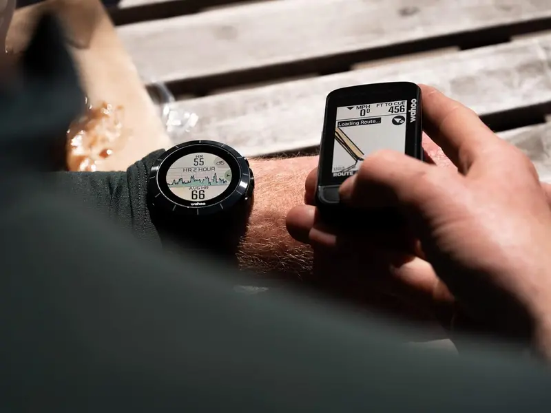 V2 GPS Cycling Computer – Black Bike Tracker with Turn-by-Turn Navigation, Real-Time Metrics, and Smartphone Integration